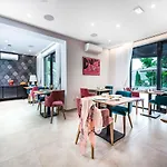 Seventh Hotel