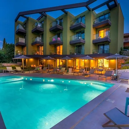 Seventh Hotel 4*
