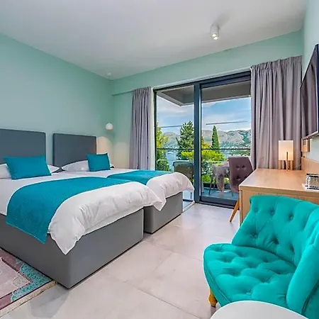 Seventh Hotel 4*