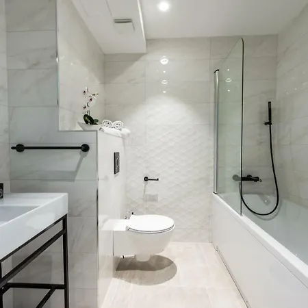 Seventh Hotel 4*